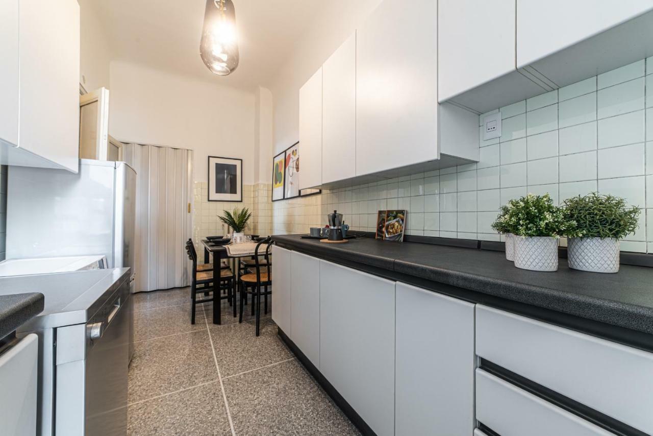 Appartement Joivy Sophisticated 3-Bed Flat With Desk à Milan Extérieur photo
